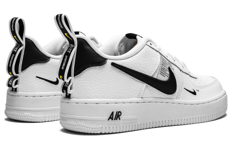 Nike Air Force 1 07 LV 8 Overbranding